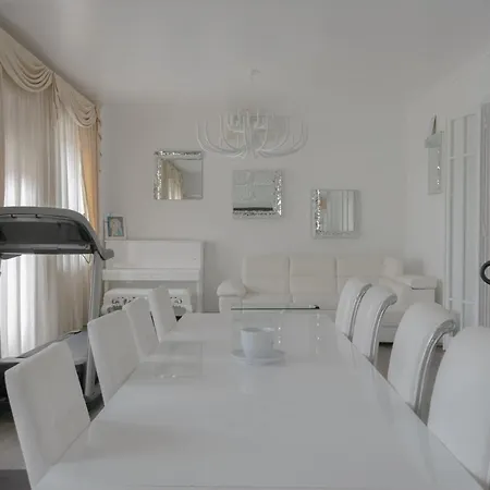 Incantevole Con Parcheggio Gratuito Apartment
